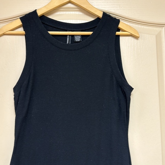 Ribbed knit material dress with one side pleat. - Picture 2 of 4